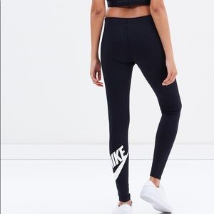 Nike Sportswear Leg-A-See High-Rise Leggings